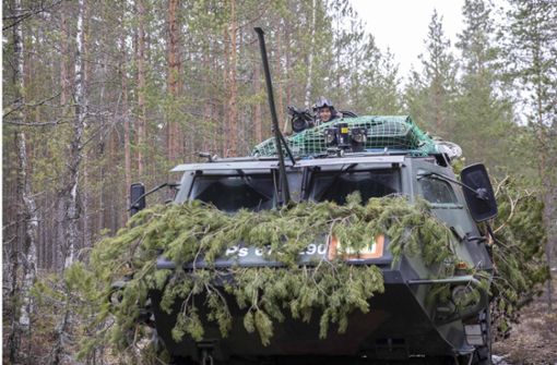 Über  die Joint Expeditionary Force, eine multinationale Expeditions- und Eingreiftruppe, beteiligen sich auch die Nicht-Mitglieder Finnland und Schweden an Nato-Übungen. Foto: Imago//Elizabeth Macpherson/U.S Army