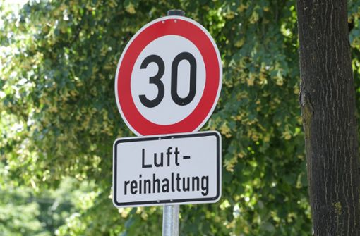 An Vorfahrtsstraßen bedarf es einer besonderen Begründung für die Ausweisung einer Tempo-30-Zone. Foto: mago/Michael Gstettenbau/r