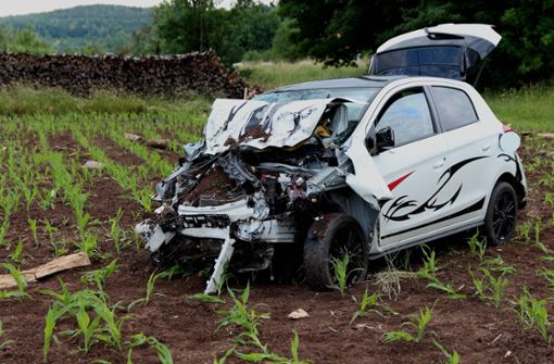Der Fahrer des Mitsubishi wurde bei dem Unfall schwer verletzt. Foto: 7aktuell.de/Mehmet Okatan/7aktuell.de | Mehmet Okatan
