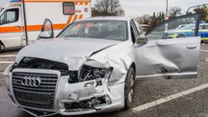 Der  Audi musste nach dem Unfall abgeschleppt werden. Foto: SDMG/SDMG / Dettenmeyer