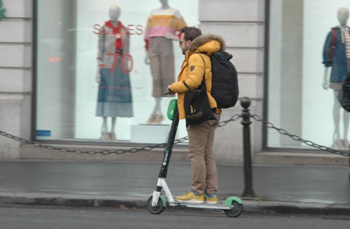 Nicht alle in Paris finden E-Scooter gut. (Symbolbild) Foto: STZN/Knut Krohn