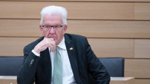 Ministerpräsident Winfried Kretschmann lädt am Mittwochabend zum Krisengipfel ein Foto: dpa/Bernd Weißbrod