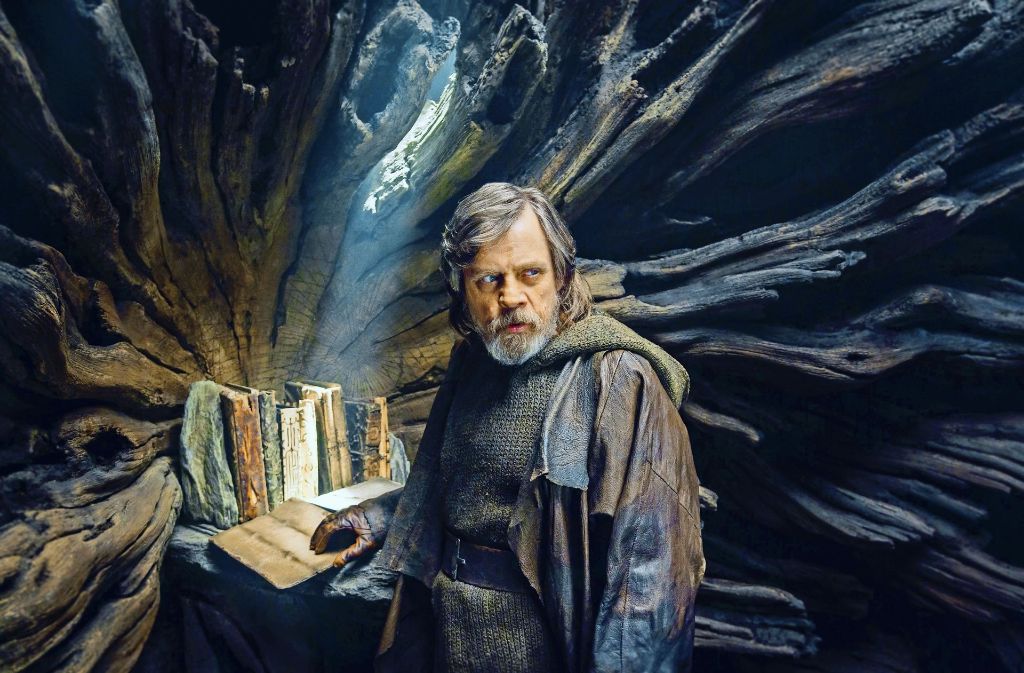 Luke Skywalker (Mark Hamill) bewahrt die Gründungsschriften des Jedi-Ordens auf – doch er  hat den Glauben verloren.