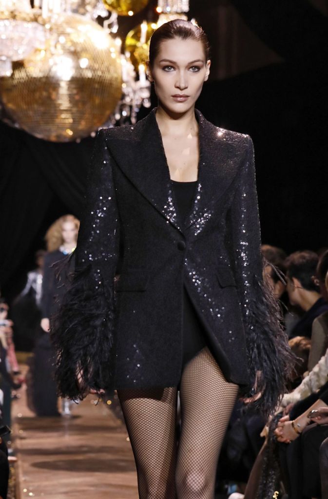 Supermodel Bella Hadid präsentiert die Herbst-Winter-Kollektion des Designers Michael Kors.