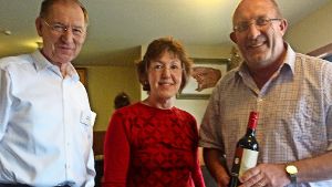 Marita Schubert  hat den Luther-Wein nach Neuseeland gebracht. Foto: privat
