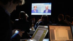 Hunderte Journalisten verfolgen im Fernsehstudio in Adlershof das TV-Duell zwischen Merkel und Schulz. Foto: dpa
