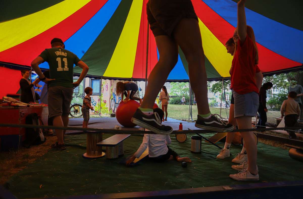 Der Circus Circuli lädt zum Mitmachen ein beim Stadtfest in Vaihingen.