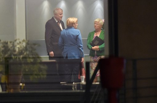 Zähe Verhandlungen zur Erbschaftsteuer: Kanzlerin Angela Merkel, CSU-Chef Horst Seehofer und CSU-Landesgruppenchefin Gerda Hasselfeldt im Kanzleramt. Foto: dpa
