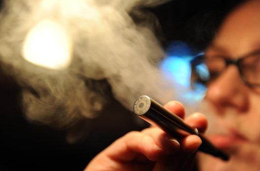 Die Drogenbeauftragte fordert eine staatliche Regulierung für neue Produkte  wie die E-Zigarette und die E-Shisha. Foto: dpa