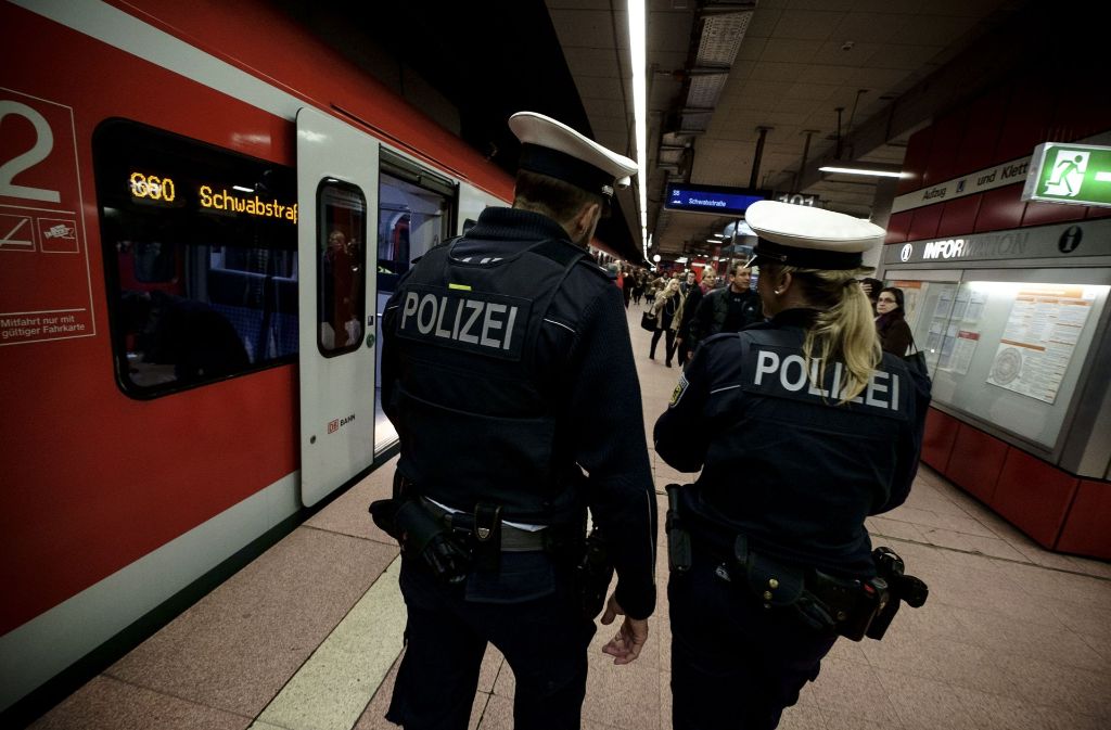 An den S-Bahnsteigen im Stuttgarter Bahnhof ist es zu einer Auseinandersetzung zwischen zwei Gruppen gekommen. Die Polizei sucht Zeugen. Foto: Lichtgut/Leif Piechowski