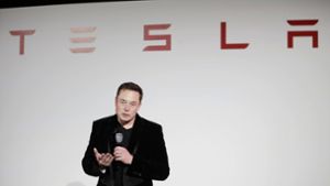 Firmenchef Elon Musk hat Ärger mit den US-Behörden und räumt Schwierigkeiten beim Tesla-Model 3 ein. Foto: AP