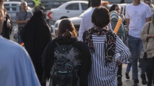 Irans Präsident  droht Frauen ohne Kopftuch