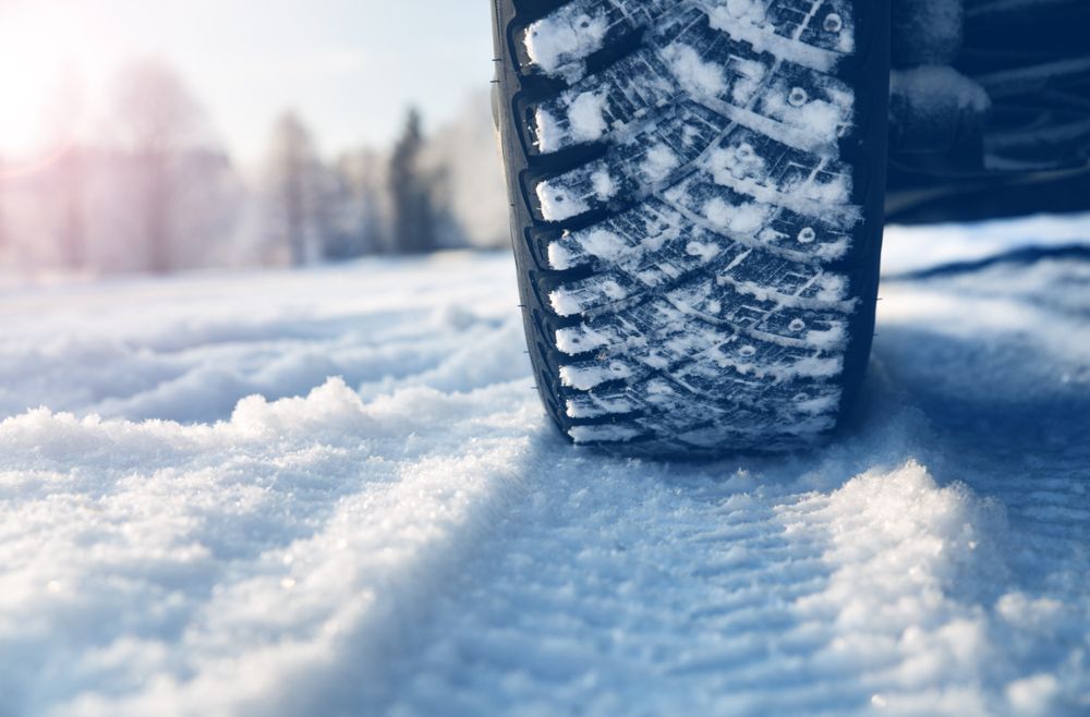 Winterurlaub mit Auto: Richtig packen und den Wagen kältefit machen