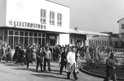Mehr als 90 Jahre lang war Reichenbach der Sitz der Firma Electrostar. Hier ein Blick auf den Eingang zum Werksgelände Mitte der 1950er Jahre. Foto: Electrostar