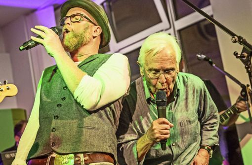 Singen Heiko Volz (links) und Volker Lang alias Äffle  &  Pferdle bald eine Stuttgart-Hymne? Foto: Lichtgut/Julian Rettig