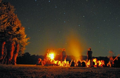 Nicht immer ist das Leben so idyllisch wie hier am abendlichen Lagerfeuer der Birkacher Gruppe. Foto: z