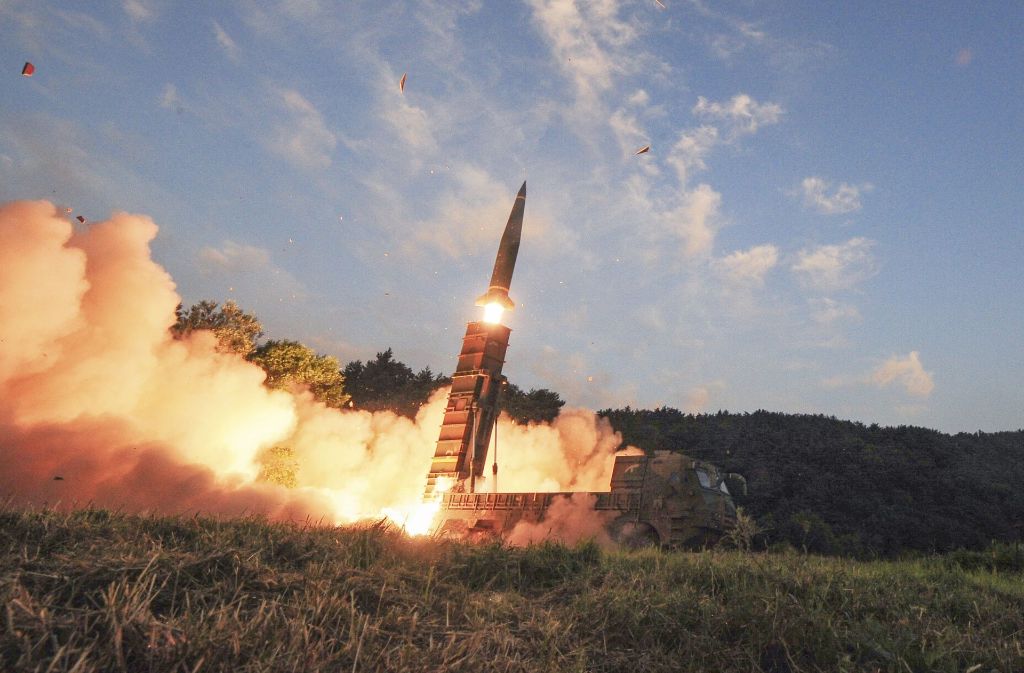 Als Reaktion auf den jüngsten Atomtest Nordkoreas hat Südkorea Raketen gestartet. Bei der Übung haben eine Boden-Boden-Rakete und eine Langstrecken-Luft-Boden-Rakete Ziele im Japanischen Meer getroffen.