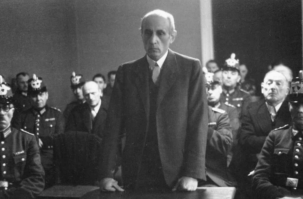 Eugen Bolz im Dezember 1944 vor Hitlers Volksgerichtshof – aufrecht! Foto: Bundesarchiv