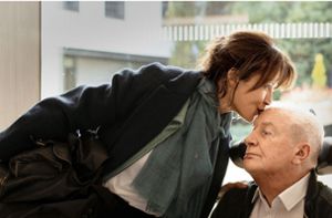 Sophie Marceau mit André Dussollier in „Tout s’est bien passé“ Foto: Carole Bethuel