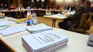 Der Haushaltsplan für 2013 wird dem Gemeinderat als „Werk der Superlative“ Foto: Norbert J. Leven