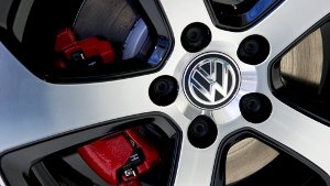 Europas größter Autobauer Volkswagen sieht sich mit einem der größten Rückrufe in der Konzerngeschichte konfrontiert. Weltweit gibt es Qualitätsprobleme bei gut 2,6 Millionen Fahrzeugen. Foto: dpa