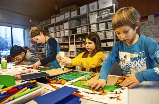 In der Kinderaktivwerkstatt im Scharnhauser Park lassen die Jungen und Mädchen ihrer Kreativität freien Lauf. Foto: Ines Rudel
