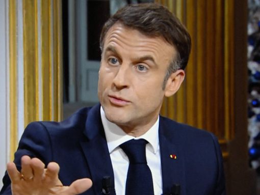 Emmanuel Macron im Interview mit dem französischen Fernsehsender France 5. Foto: imago images/ABACAPRESS