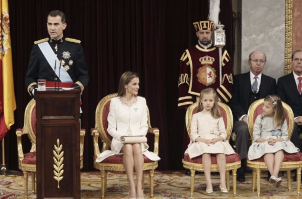 Spaniens König Felipe VI. (links) ist am Donnerstag vereidigt worden.