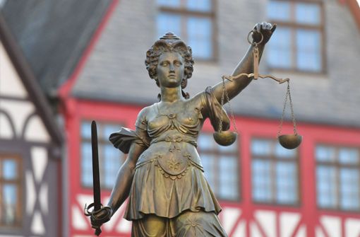 Das Landgericht in Kassel hat einen Mann verurteilt, der seine kranke Frau getötet hat (Symbolbild). Foto: IMAGO/Jan Huebner/IMAGO/Blatterspiel