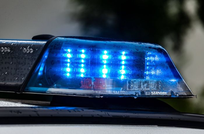 Unfall in Leinfelden-Echterdingen: Feuerwehr muss 83-Jährige aus Auto befreien