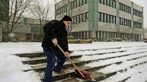 Warum Schulleiter Schneeschippen müssen