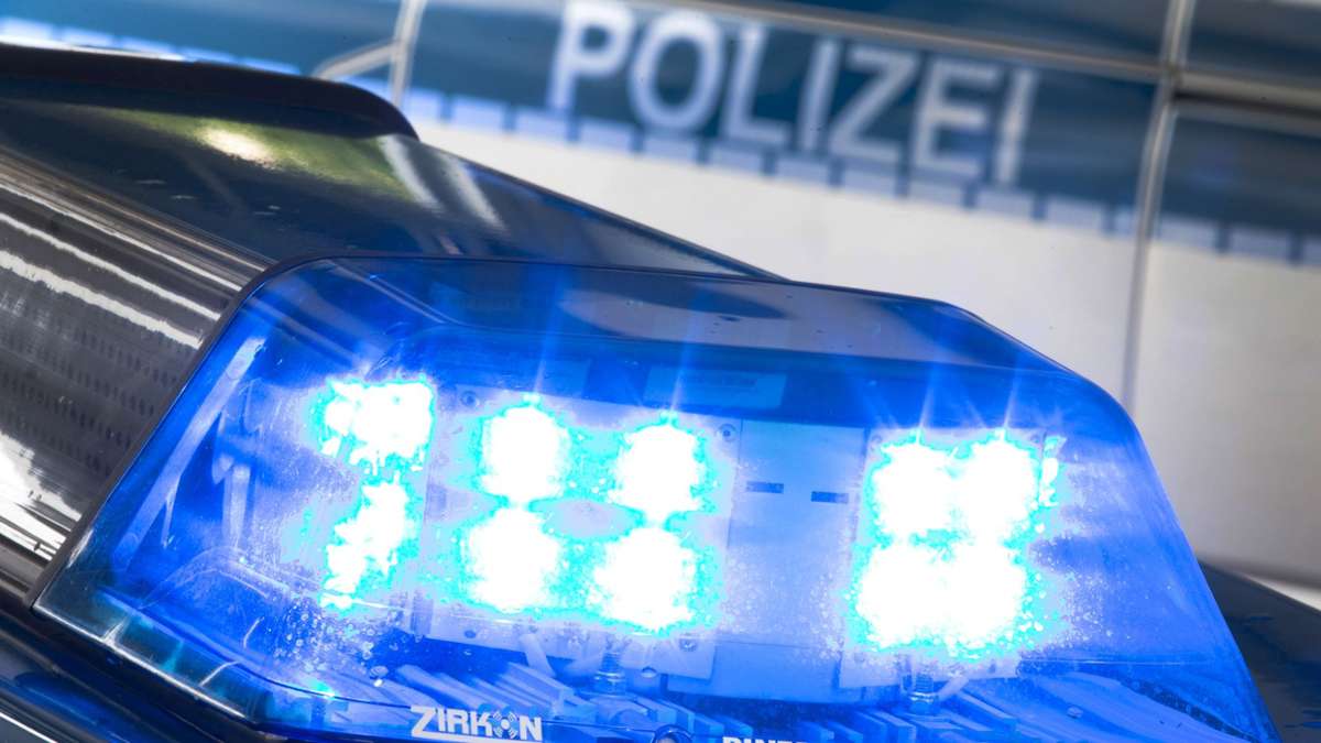 Stuttgart-Zuffenhausen: Stadtbahn kollidiert mit Auto – Fahrer leicht verletzt