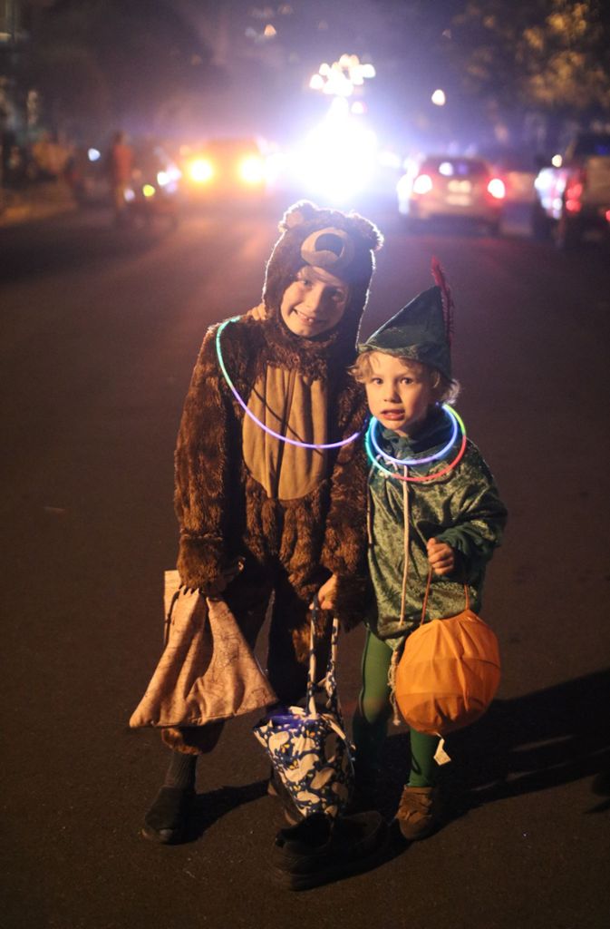 Liam (10) und Finn (7) sind in den USA aufgewachsen und kennen sich mit  Halloween bestens aus. Dieses Jahr steht für die beiden das erste Mal Halloween in Deutschland an.