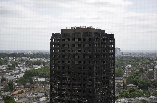 Nach dem Brand im Grenfell Tower in London: Experten spüren immer mehr Risiko-Hochhäuser auf. Foto: AP