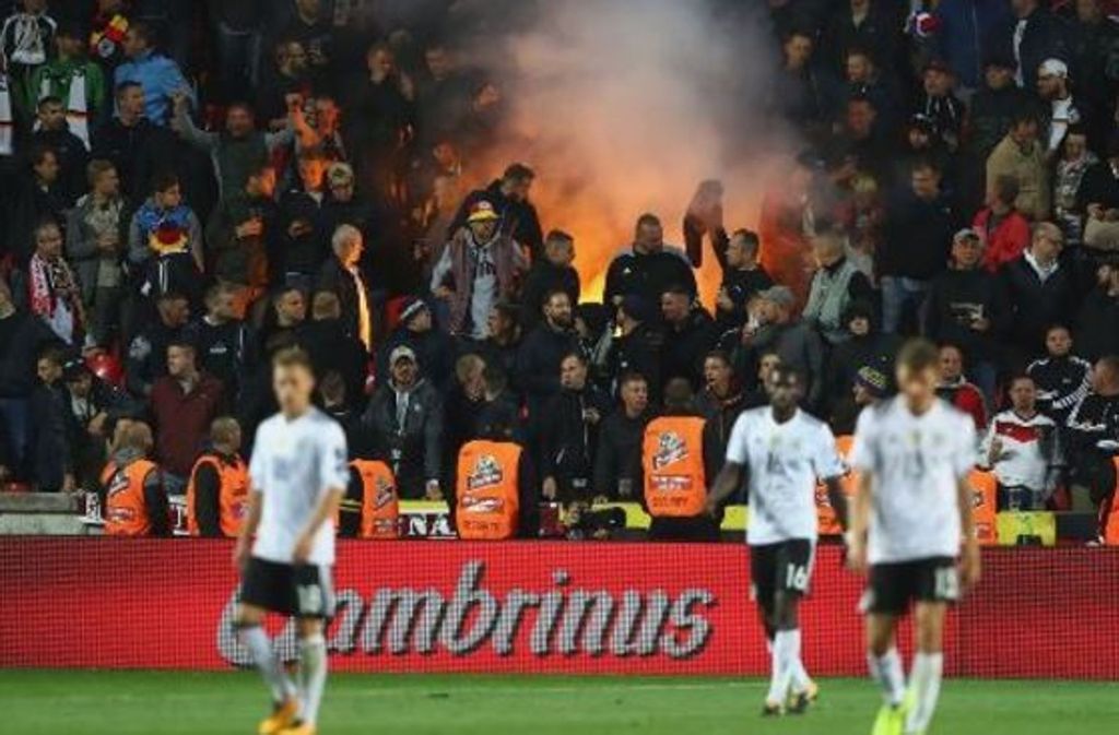Nach Nazi Eklat Bei Landerspiel Erste Problemfans Identifiziert