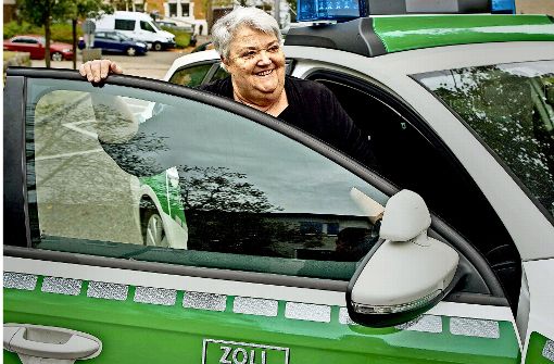 Letzte Dienstfahrt: Die Leiterin des Hauptzollamts Stuttgart, Angelika Kaag, geht in Ruhestand. Foto: Lichtgut/Leif Piechowski