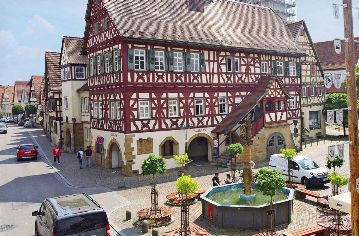 Das alte Rathaus von Steinheim ist ein Schmuckstück, hat aber einige Mängel. Foto: Werner Kuhnle