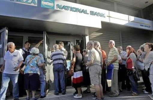 Nach drei Wochen geschlossener Türen eröffnen in Griechenland die Banken wieder. Möglich machen das neue Hilfsmilliarden. Foto: dpa