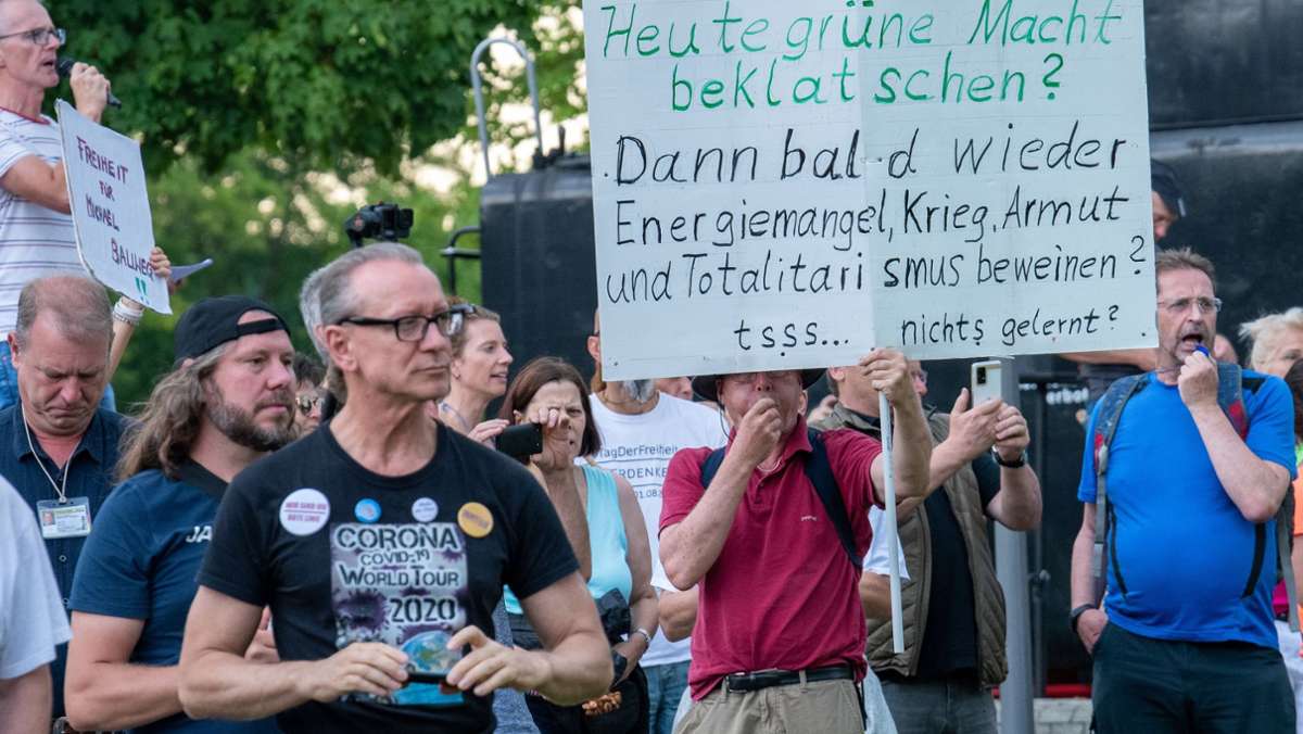 Kretschmann-Empfang in Aalen: 150 Gegner der Corona-Politik demonstrieren lautstark