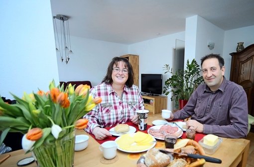 Beim gemeinsamen Frühstück tauscht sich das Ehepaar Greco über Foto: Werner Kuhnle