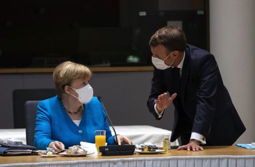 Angela Merkel und Emmanuel Macron: Am Rande des EU-Gipfels ging es auch um Sanktionen im Libyen-Konflikt. Foto: dpa/Francisco Seco