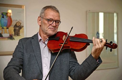 Das Orchesterspiel hat den Geiger Siegfried Härer schon immer begeistert. Foto: Rainer Kellmayer