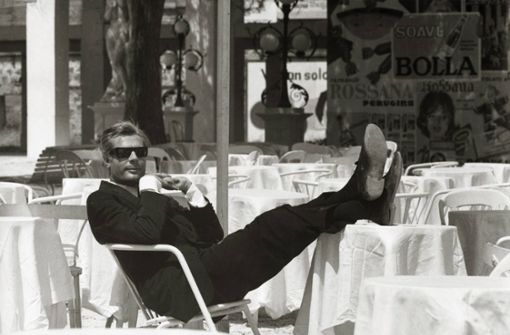 In Stilfragen unangefochten: Marcello Mastroianni, hier im Fellini-Film „Achteinhalb“ Foto: imago/Cinema Publishers Collection/HA