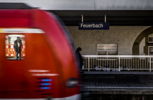 Am Bahnhof Feuerbach wurde am Montag eine Oberleitung beschädigt. Foto: Lichtgut/Max Kovalenko