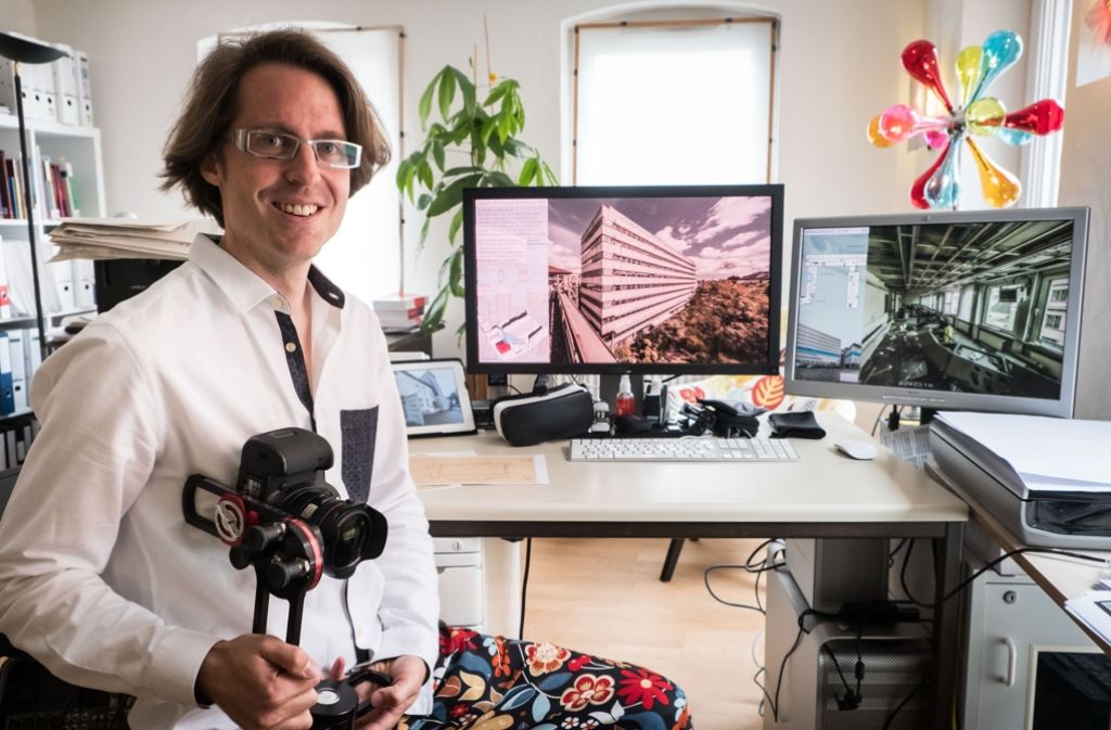 Kamera und Stativ sind für Heiko Stachel unverzichtbar. Damit lädt der Architekt Internetnutzer zu virtuellen Rundgängen durch Abbruchhäuser ein.