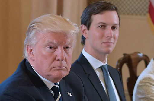 Donald Trump und sein Schwiegersohn Jared Kushner (rechts). Foto: AFP