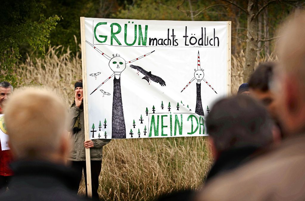 Scharfen Protest gab es gegen Windkraft auf dem Schurwald bei einem Besuch des grünen Umweltministers im April 2014. Foto: Stoppel/Archiv