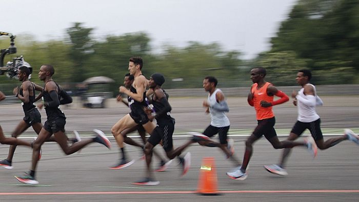 Kipchoge scheitert knapp am Marathon unter zwei Stunden