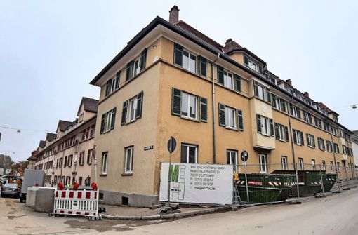 Im  Gebäude Nähterstraße  26 bis 30 haben die Sanierungsarbeiten inzwischen begonnen. Foto: Elke Hauptmann