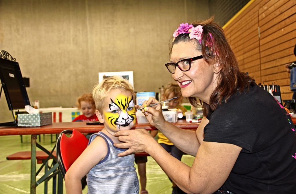 Die Hugo-Kunzi-Halle in Feuerbach war  zum Weltkindertag fest in Kinderhand.  Es gab   Spiel- und Bewegungsangebote. Foto: Georg Friedel